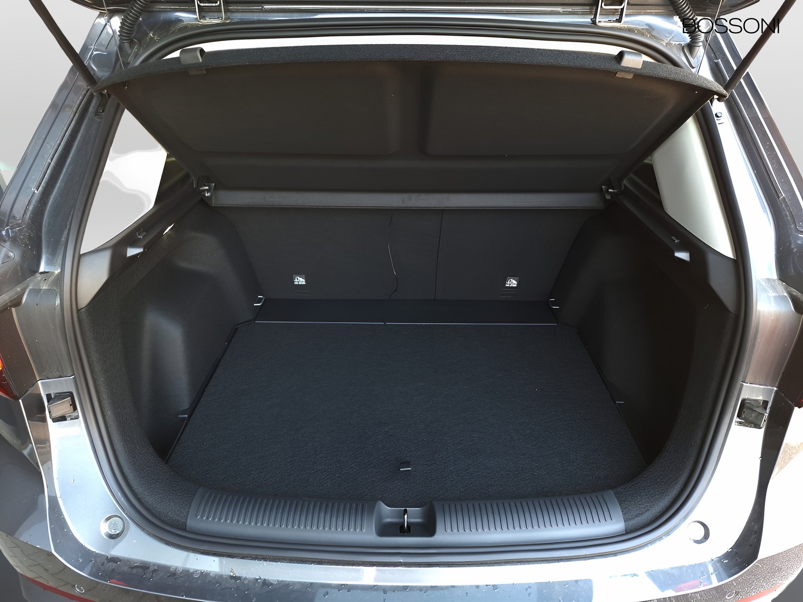 6 - Mg ZS 1.5 hybrid+ luxury auto