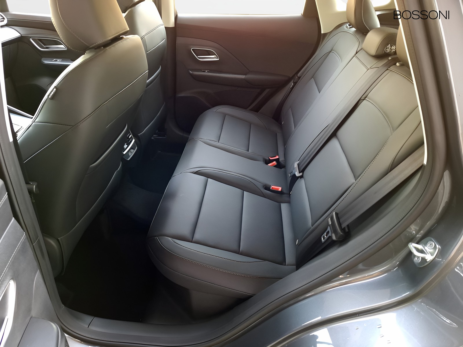12 - Mg ZS 1.5 hybrid+ luxury auto