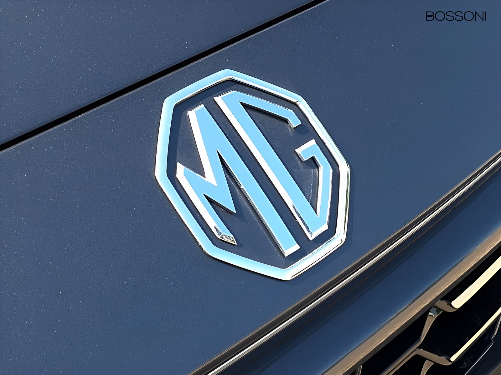 24 - Mg ZS 1.5 hybrid+ luxury auto
