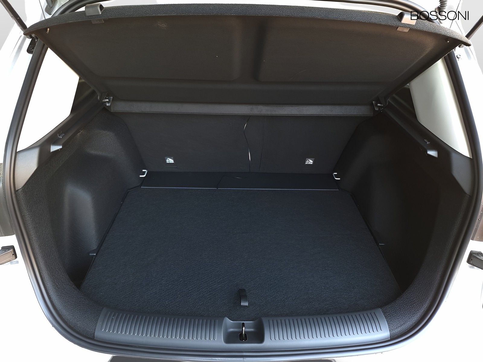 6 - Mg ZS 1.5 hybrid+ luxury auto