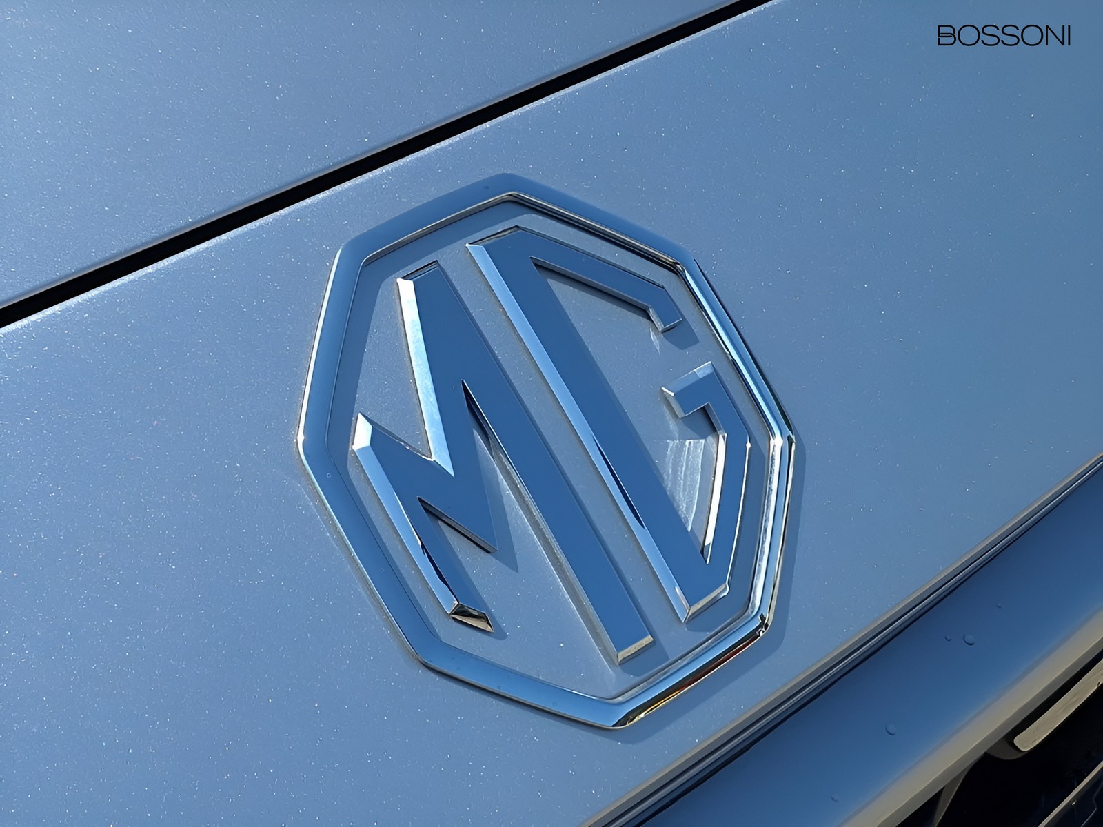 24 - Mg ZS 1.5 hybrid+ luxury auto