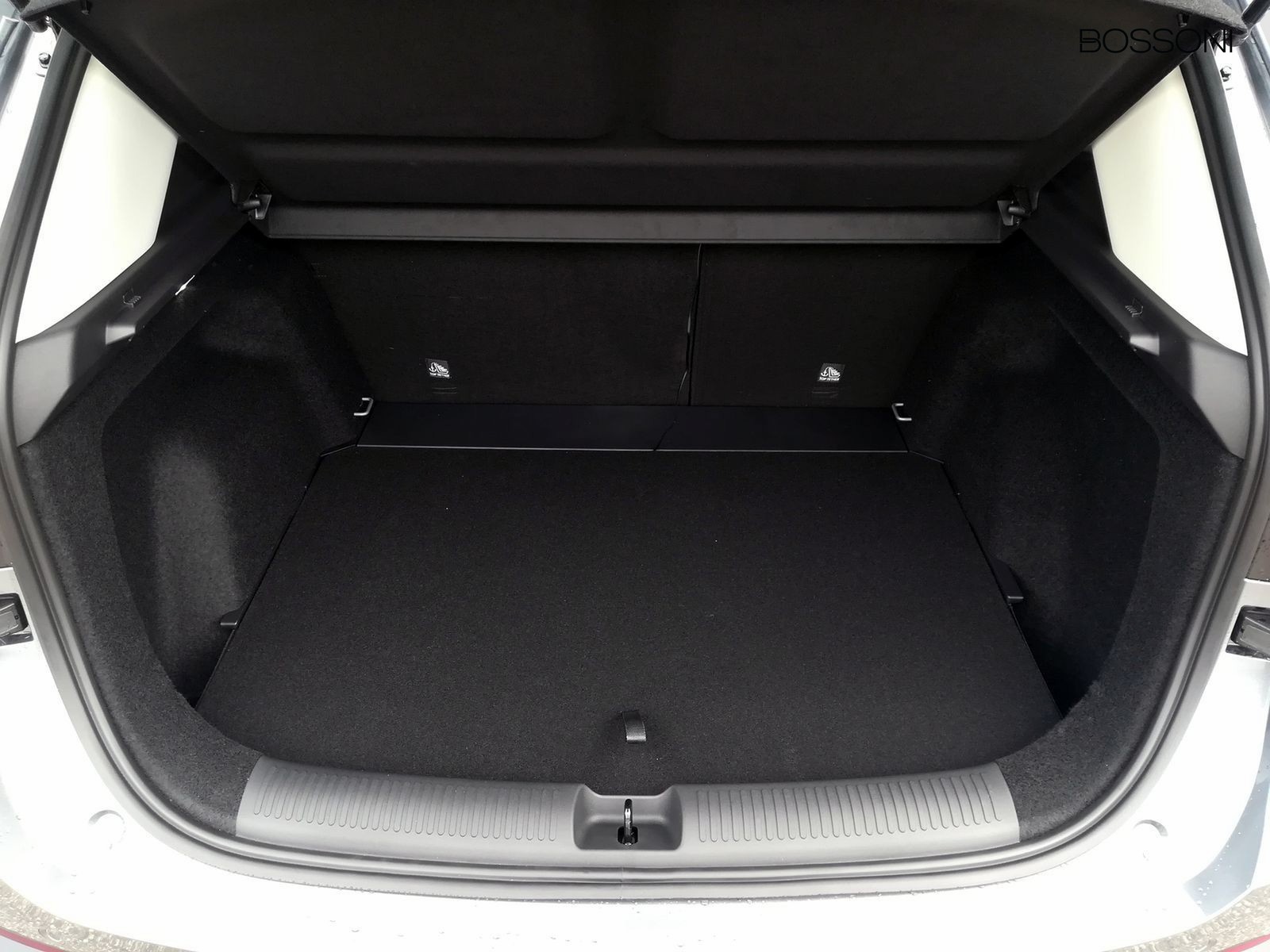 6 - Mg ZS 1.5 hybrid+ luxury auto