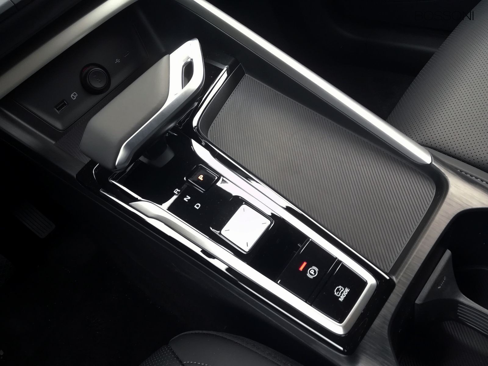 18 - Mg ZS 1.5 hybrid+ luxury auto