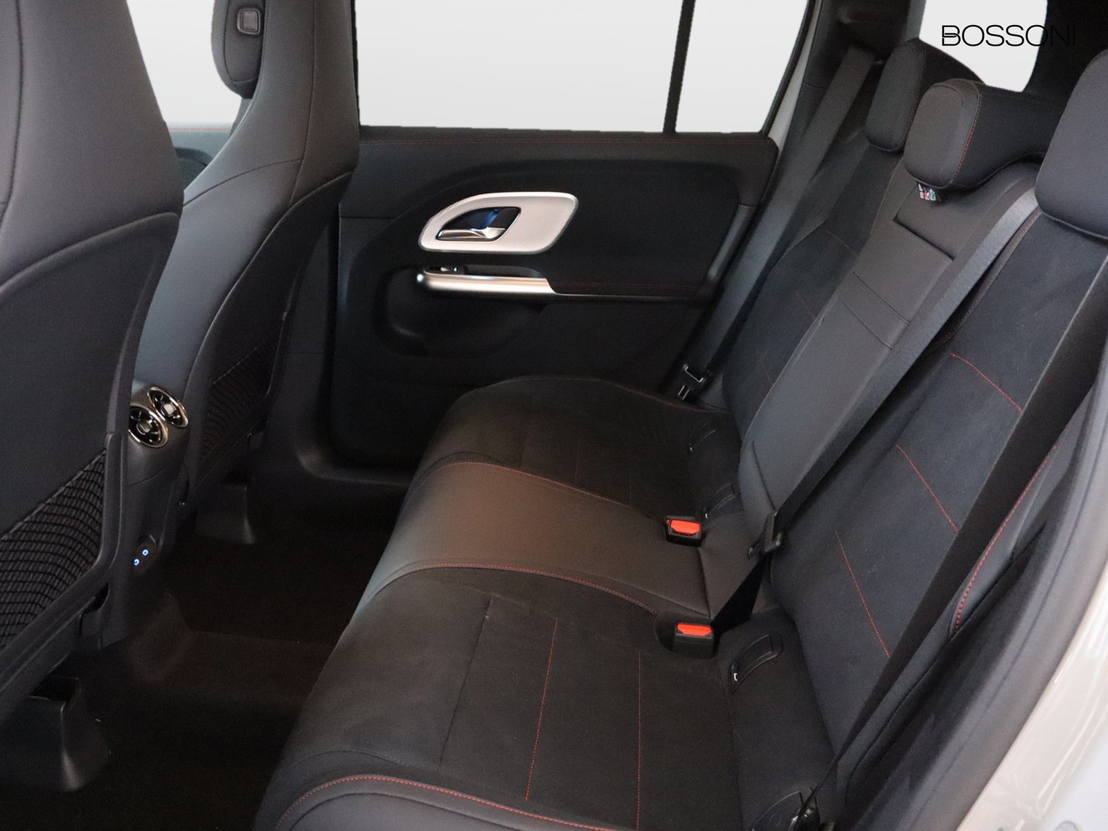 8 - Mercedes GLB 200 advanced plus 4matic 8g-edct