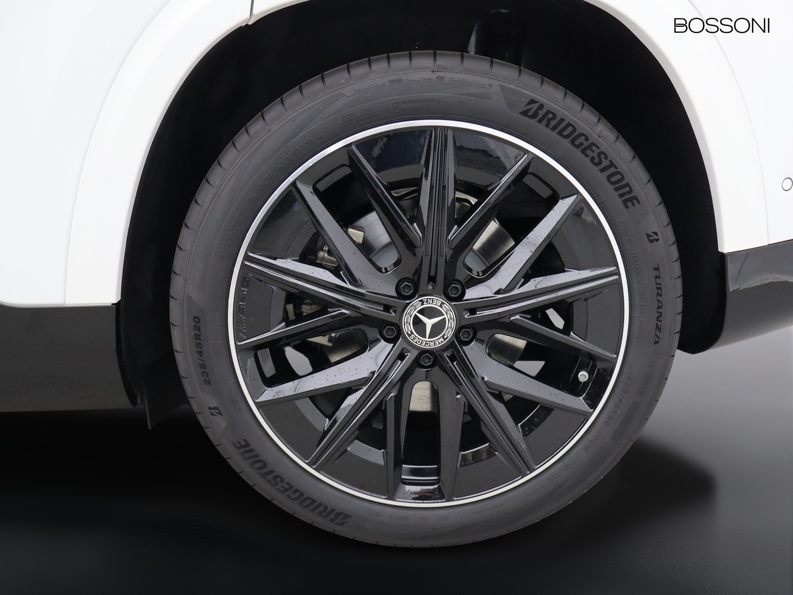 4 - Mercedes GLB 200 advanced plus 8g-edct