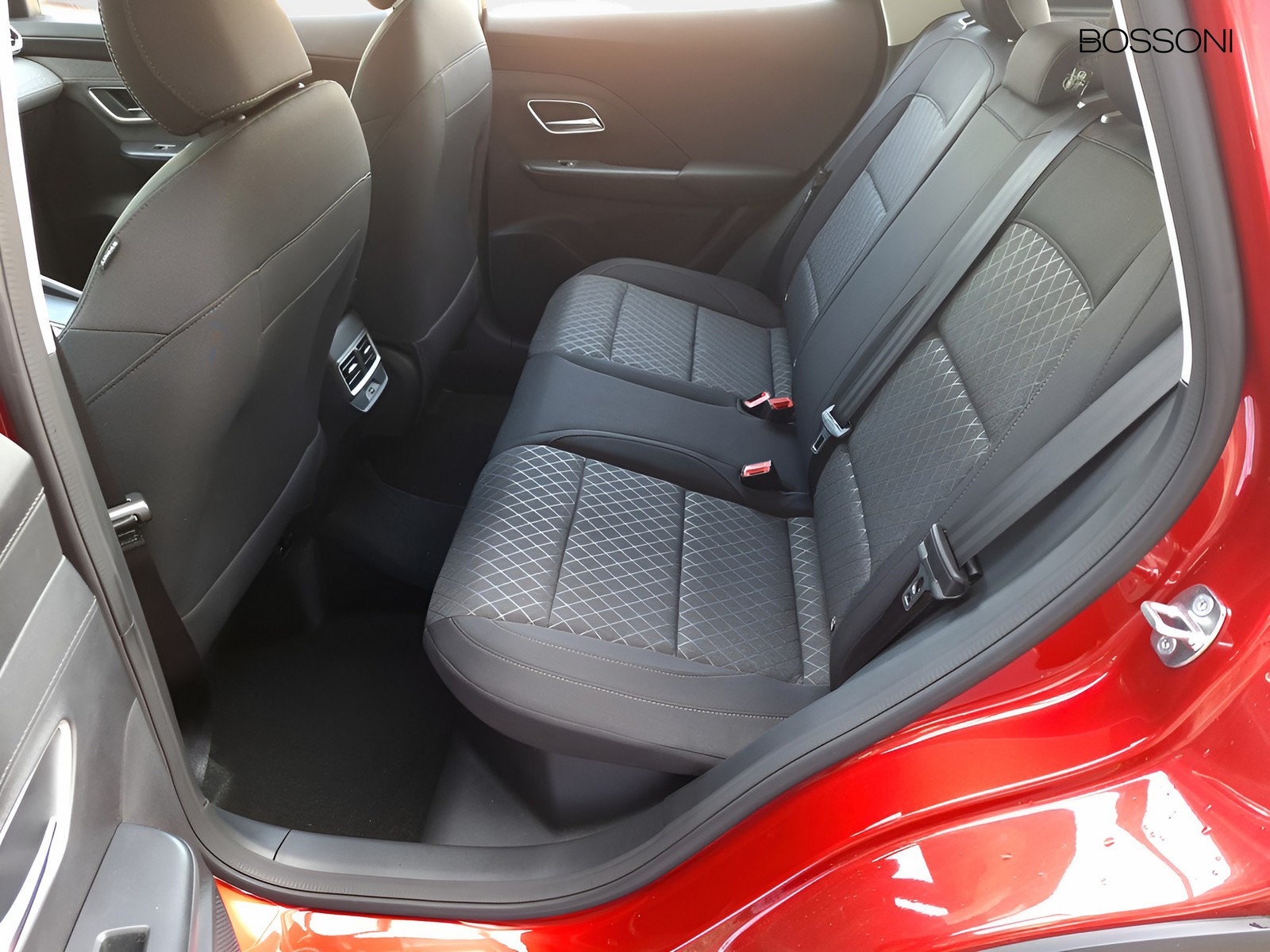 12 - Mg ZS 1.5 hybrid+ comfort auto