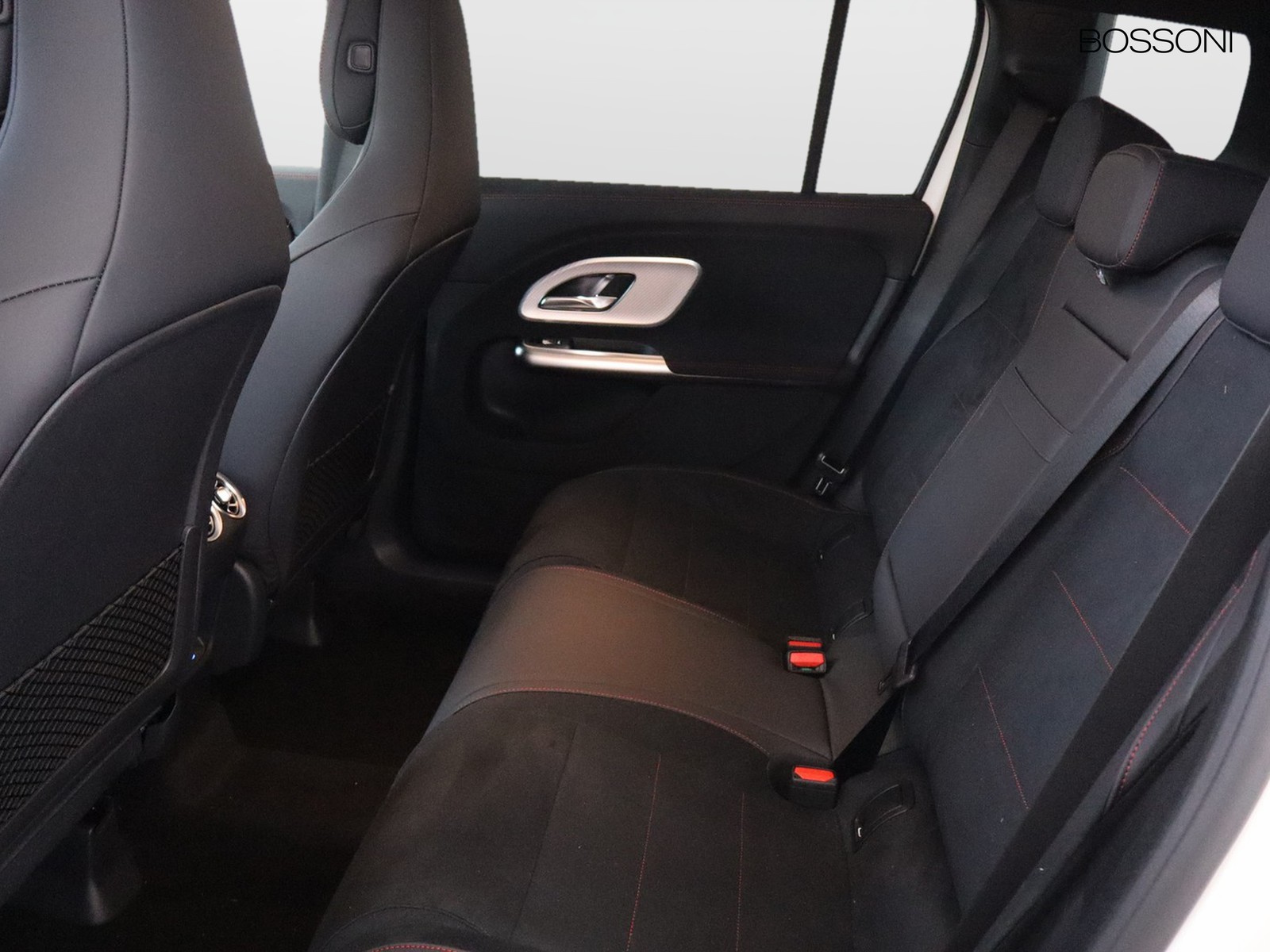 8 - Mercedes GLB 200 advanced plus 8g-edct
