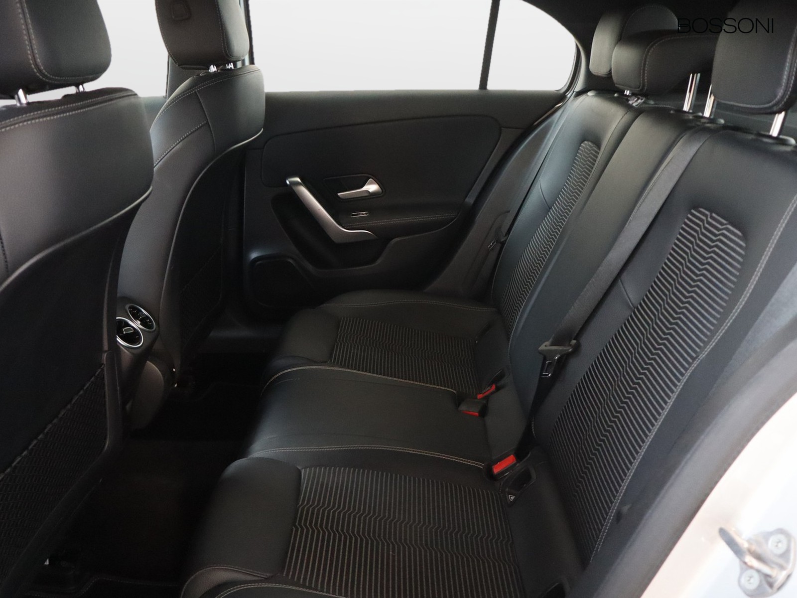 8 - Mercedes Classe A 250 e plug-in hybrid (e eq-power) sport 8g-dct