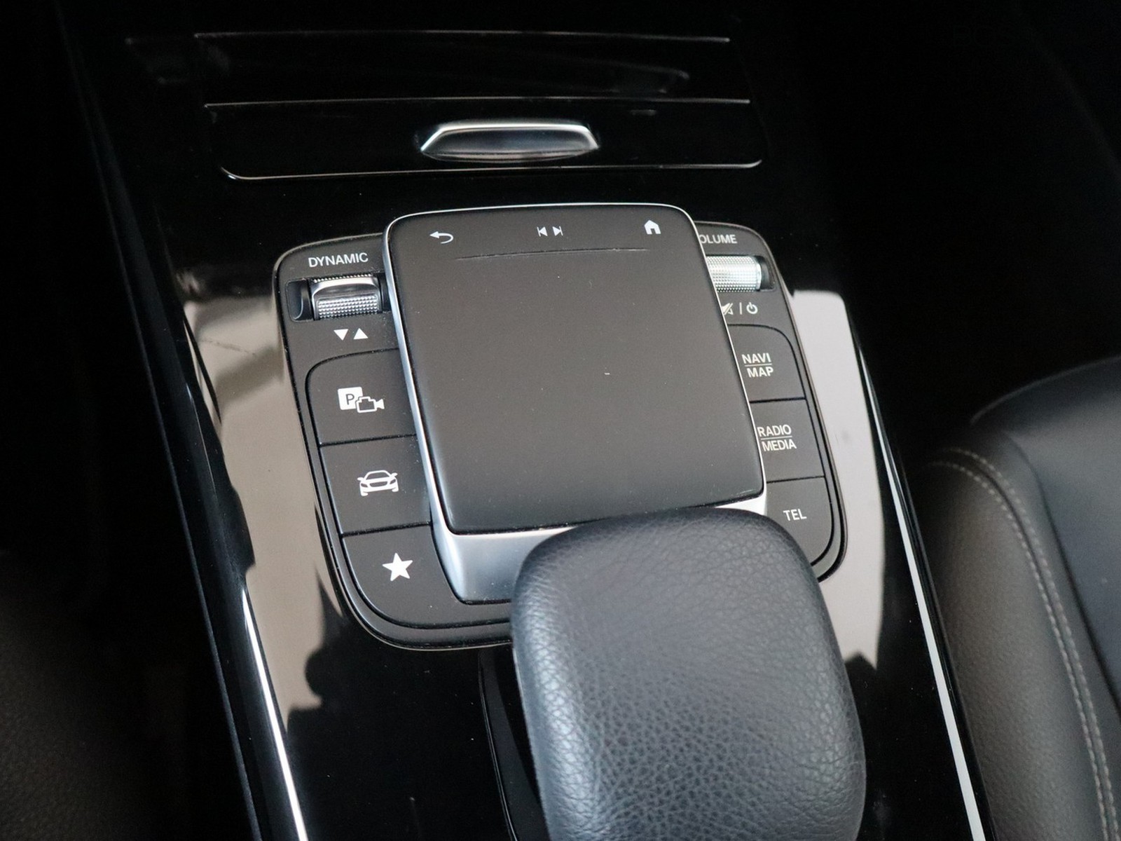 14 - Mercedes Classe A 250 e plug-in hybrid (e eq-power) sport 8g-dct