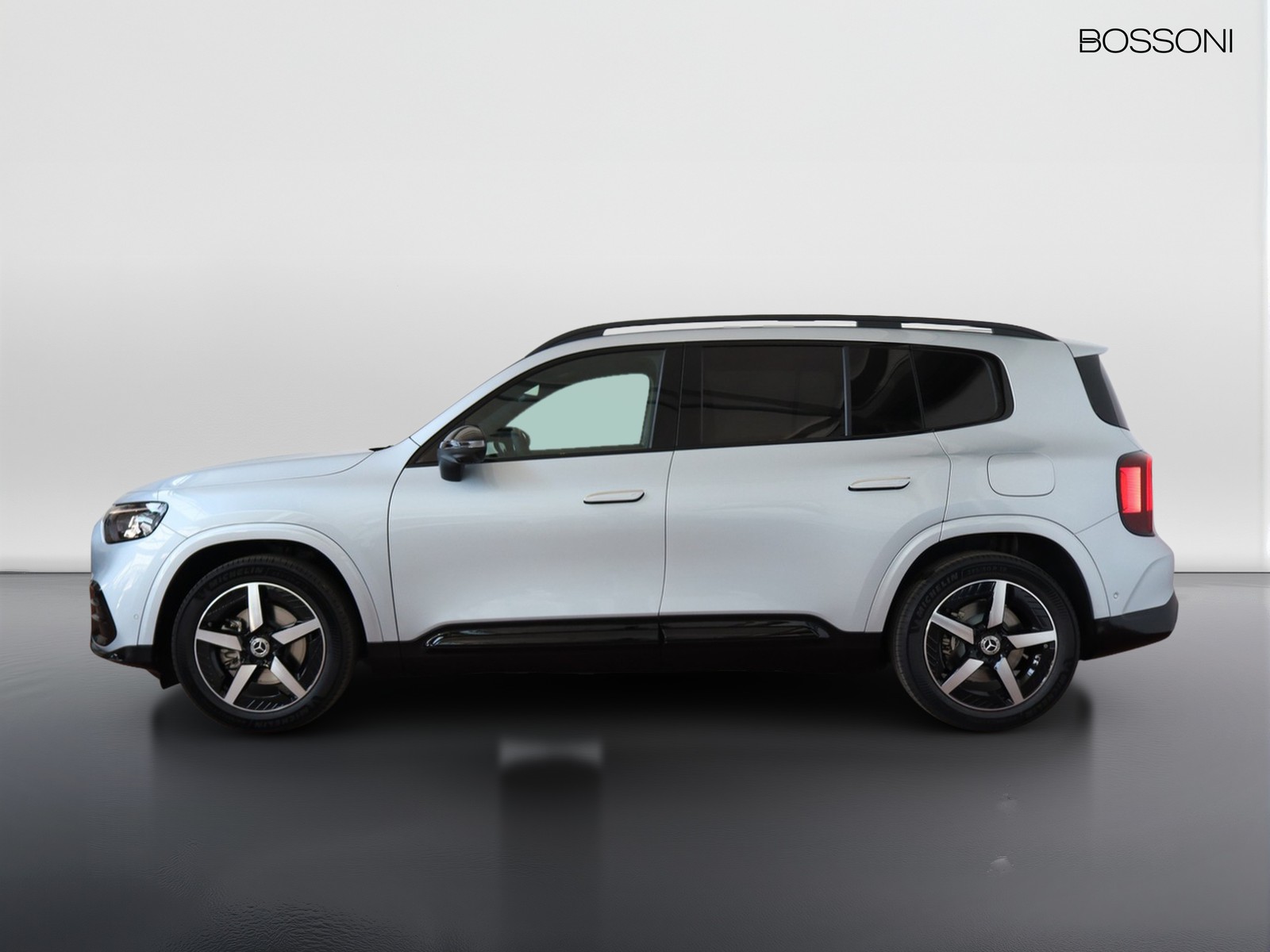 3 - Mercedes GLB 200 premium 4matic 8g-edct