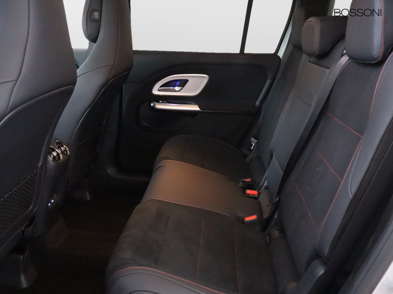 8 - Mercedes GLB 200 premium 4matic 8g-edct