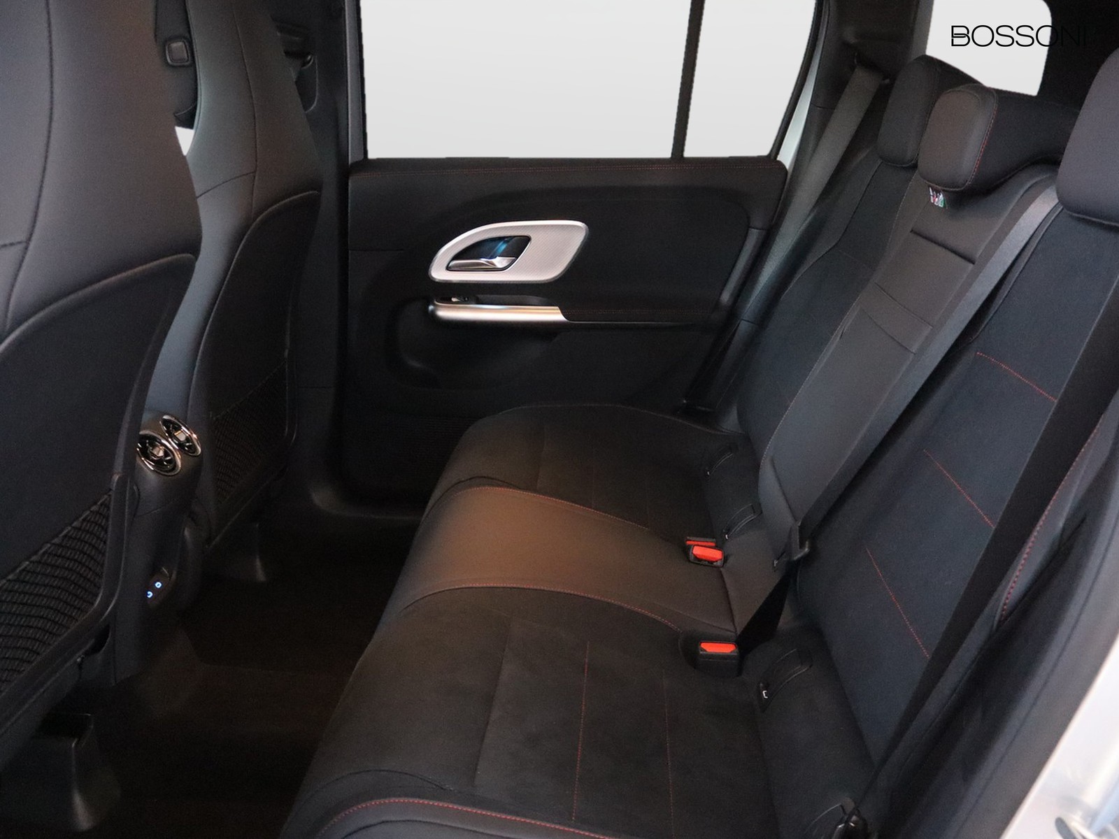 8 - Mercedes GLB 200 advanced plus 8g-edct