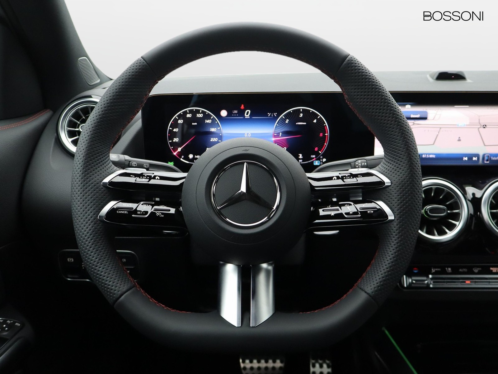 17 - Mercedes GLA 200 d amg line extra 8g-dct