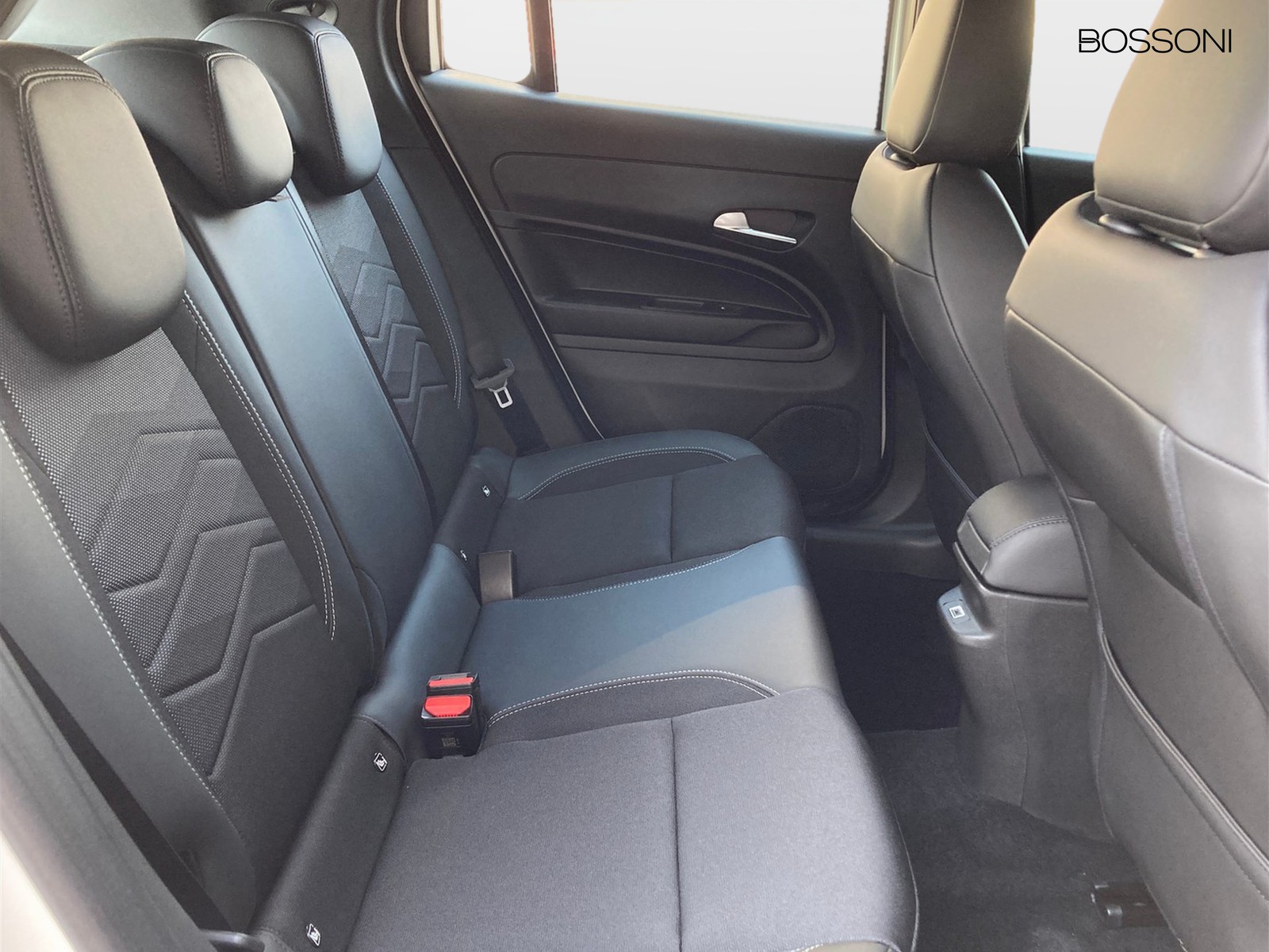 8 - Jeep Avenger 1.2 turbo 100cv altitude fwd