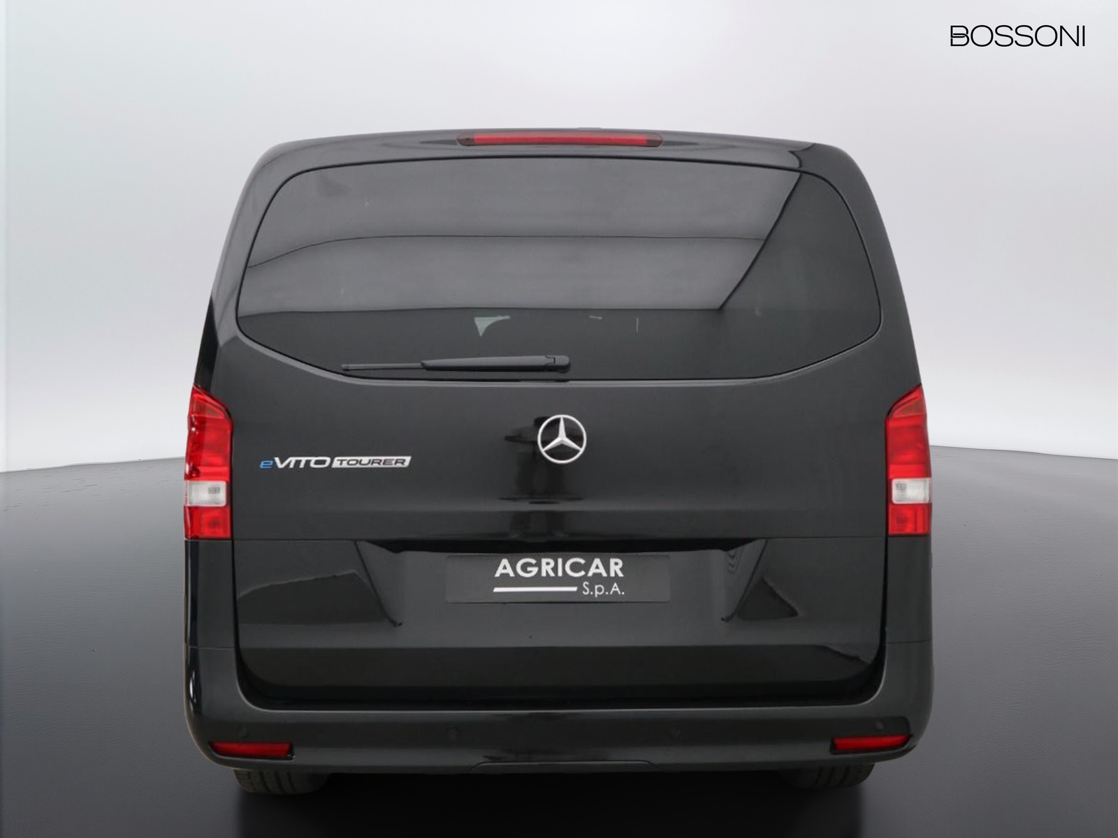 6 - Mercedes Vans Vito etourer 129 long 90kwh