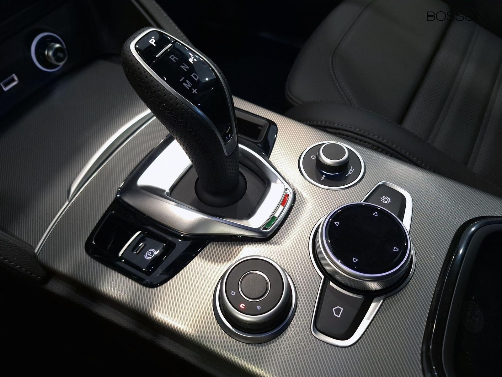 18 - Alfa Romeo Stelvio 2.2 turbo 210cv veloce q4 at8
