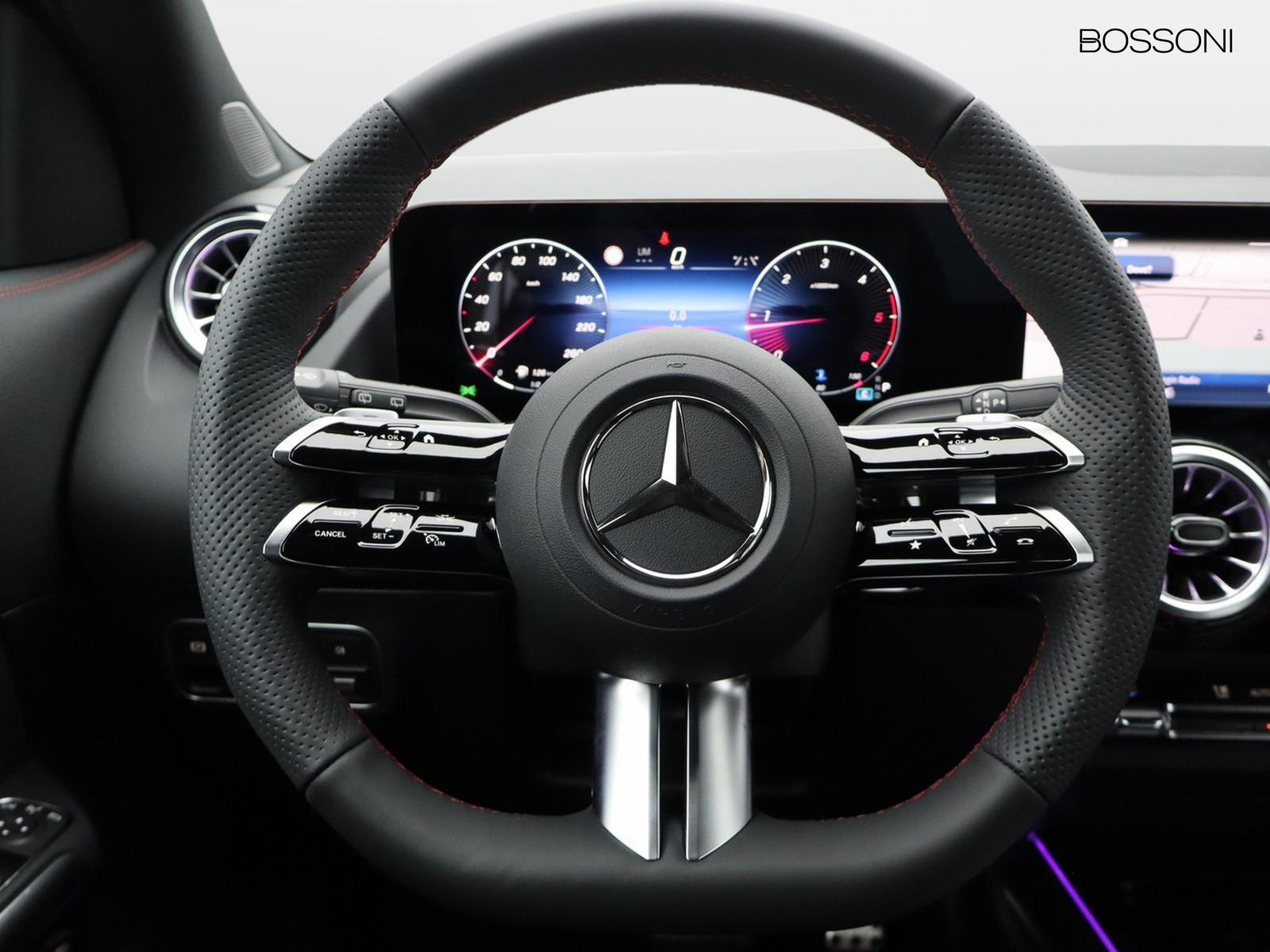 17 - Mercedes GLA 180 d amg line advanced plus 8g-dct