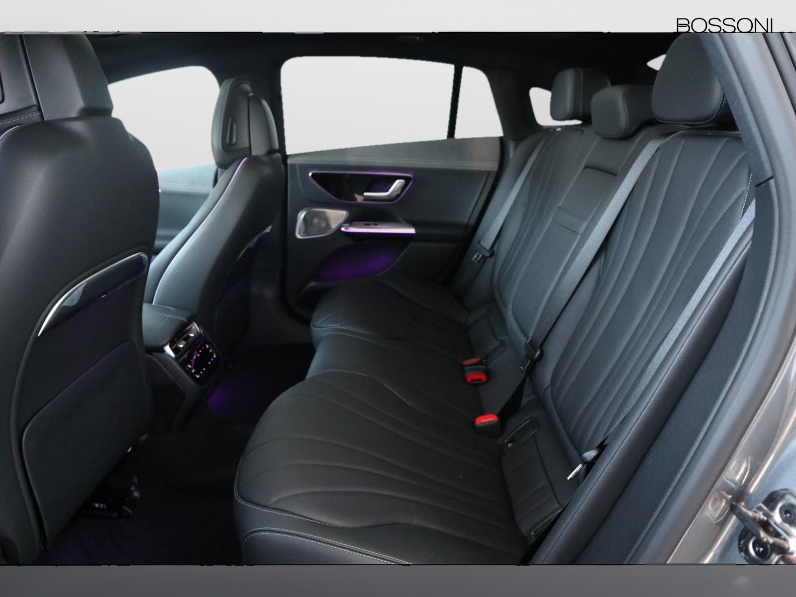 8 - Mercedes EQE 350 premium plus 4matic