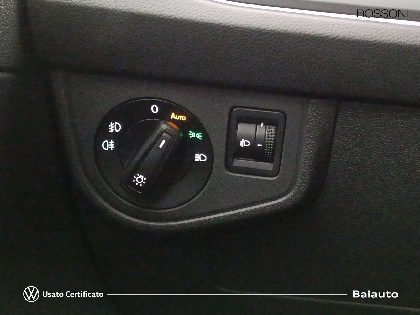 16 - Volkswagen Taigo 1.0 tsi 115cv r-line