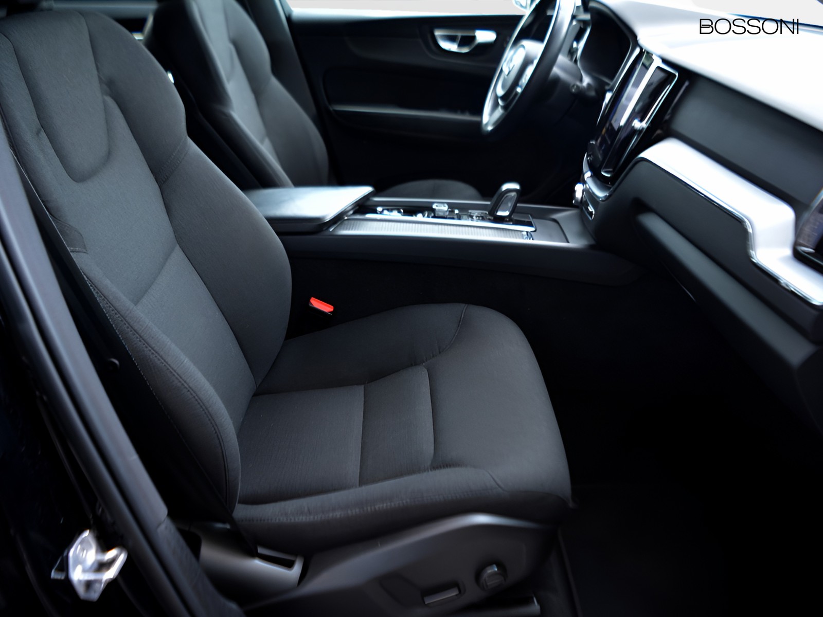 6 - Volvo XC60 2.0 b4 momentum awd geartronic my20