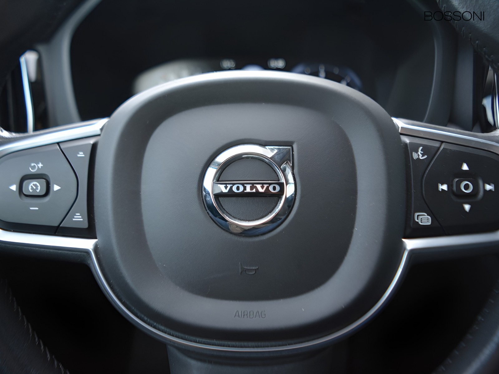 11 - Volvo XC60 2.0 b4 momentum awd geartronic my20