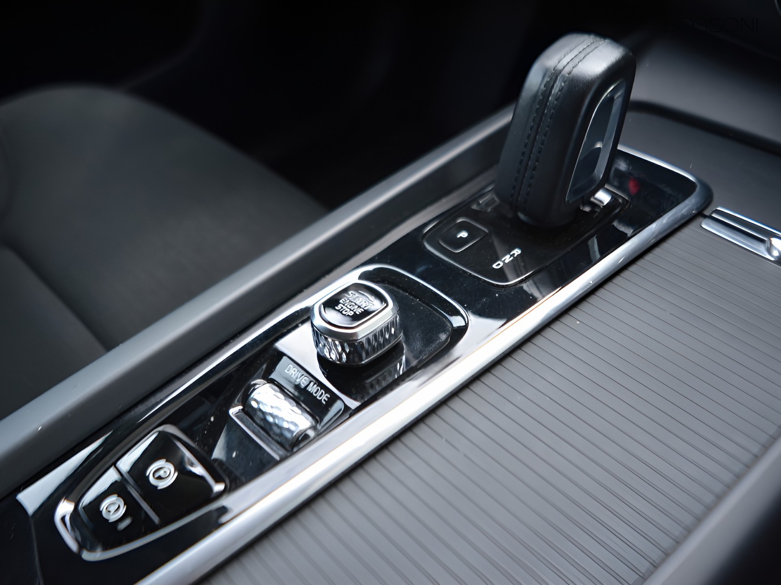 14 - Volvo XC60 2.0 b4 momentum awd geartronic my20