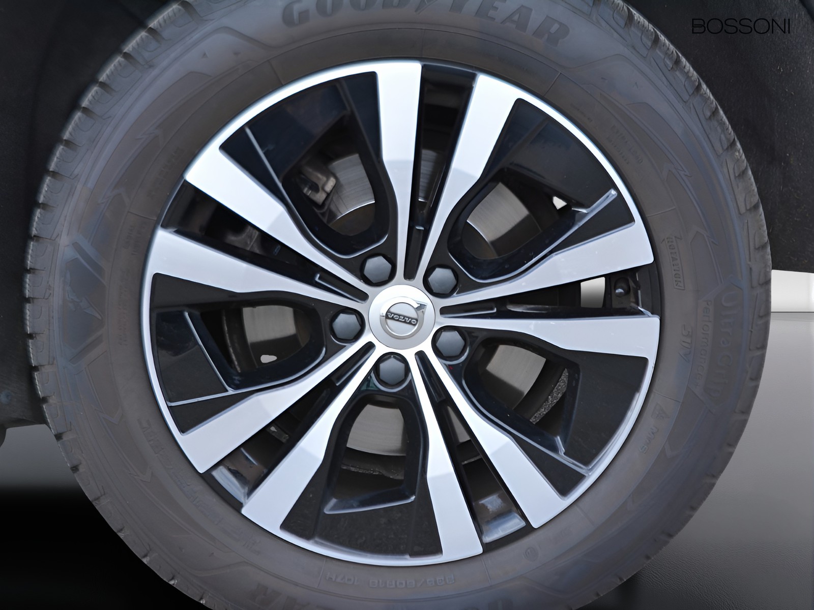 16 - Volvo XC60 2.0 b4 momentum awd geartronic my20