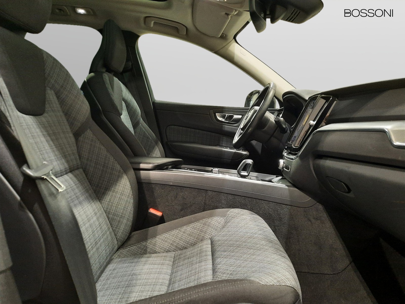 10 - Volvo XC60 2.0 b4 momentum pro automatico