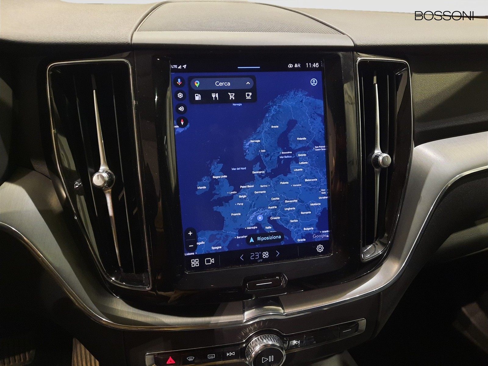 12 - Volvo XC60 2.0 b4 momentum pro automatico