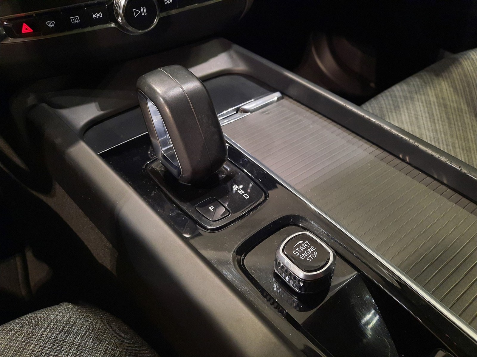14 - Volvo XC60 2.0 b4 momentum pro automatico