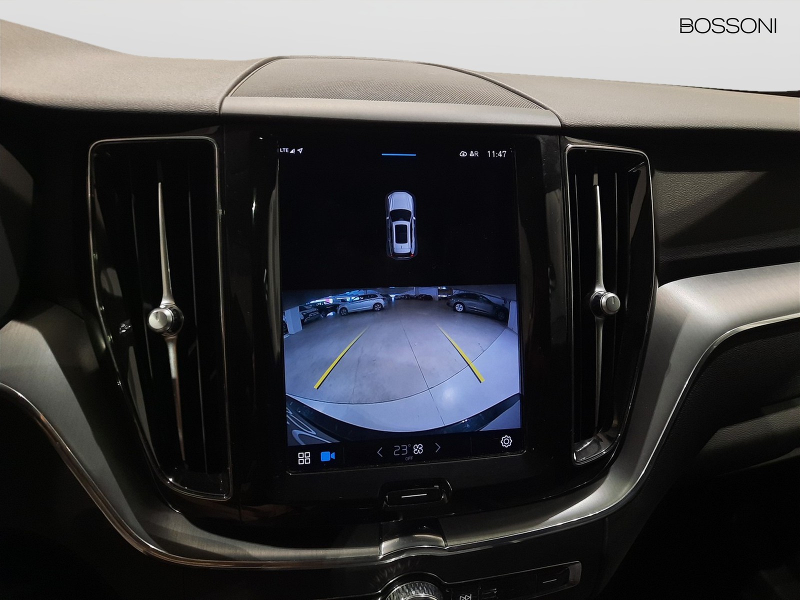 17 - Volvo XC60 2.0 b4 momentum pro automatico