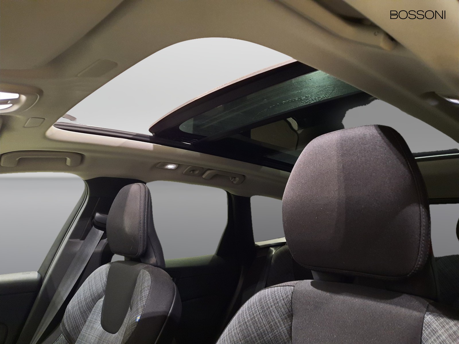 18 - Volvo XC60 2.0 b4 momentum pro automatico