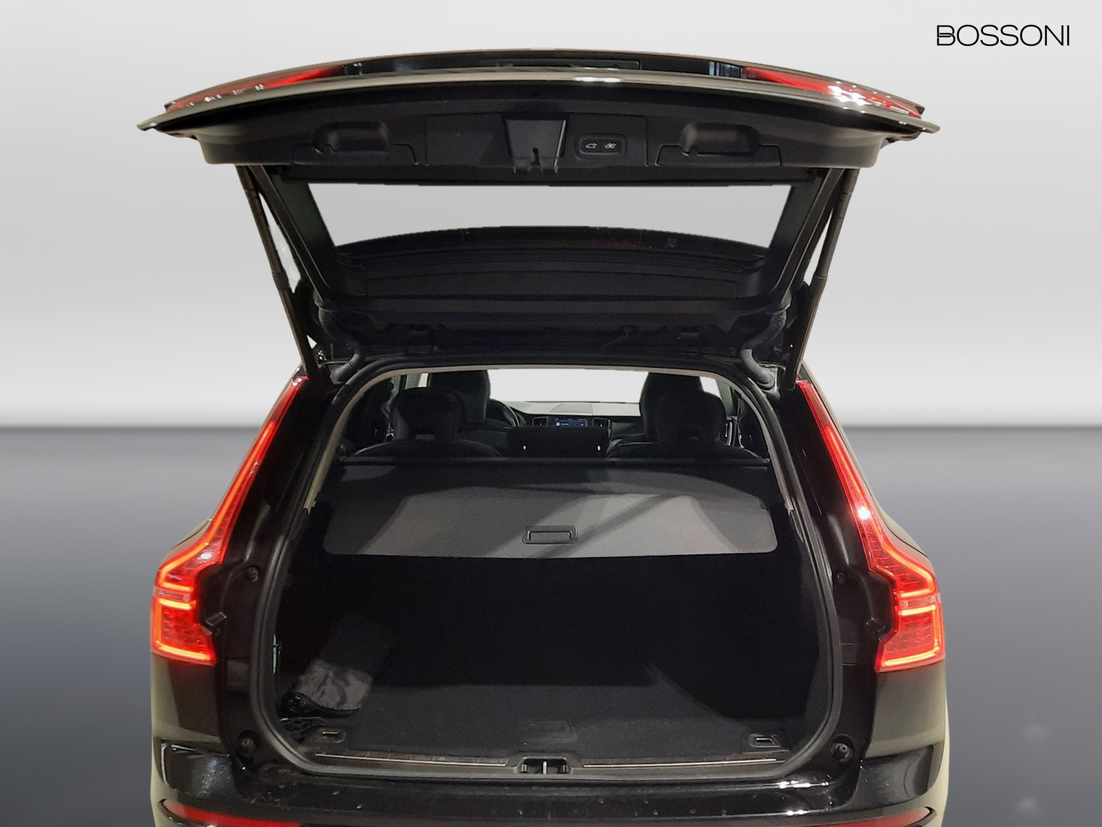 21 - Volvo XC60 2.0 b4 momentum pro automatico