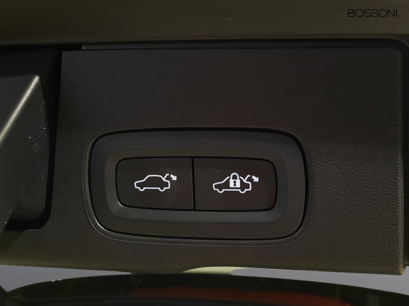 22 - Volvo XC60 2.0 b4 momentum pro automatico
