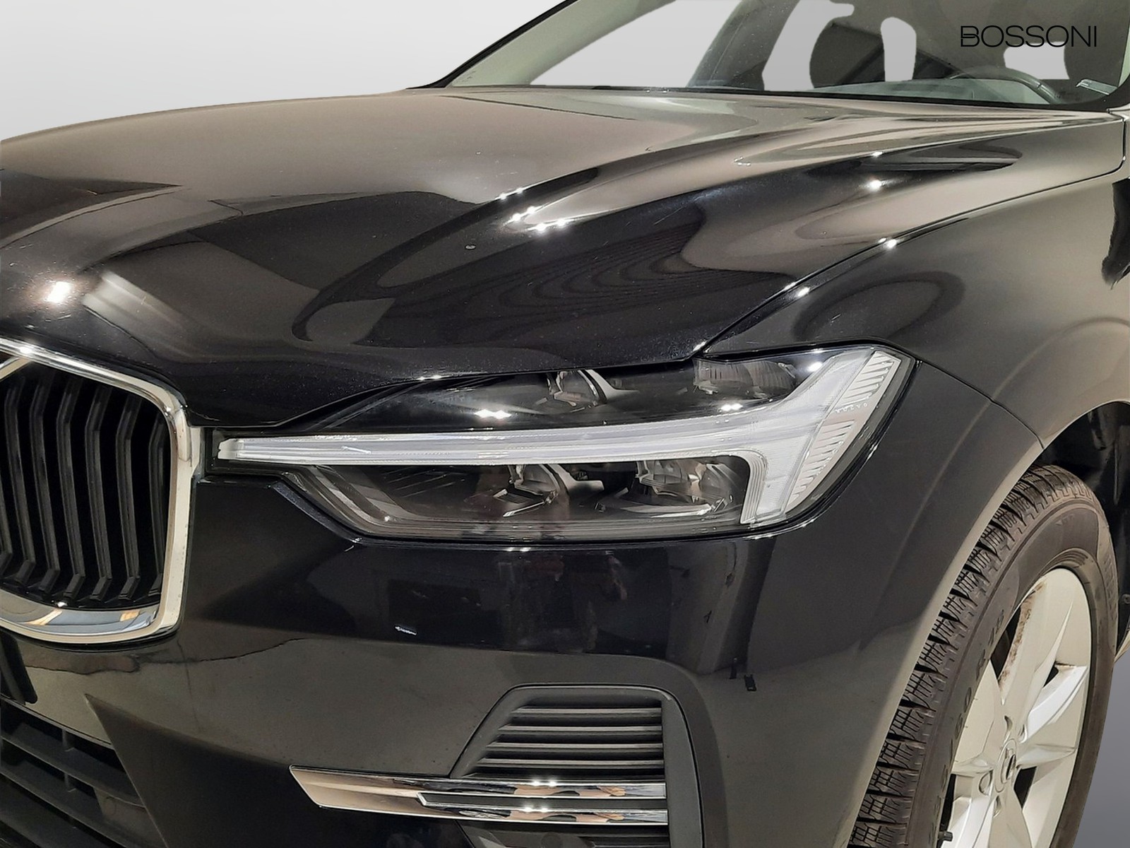 26 - Volvo XC60 2.0 b4 momentum pro automatico