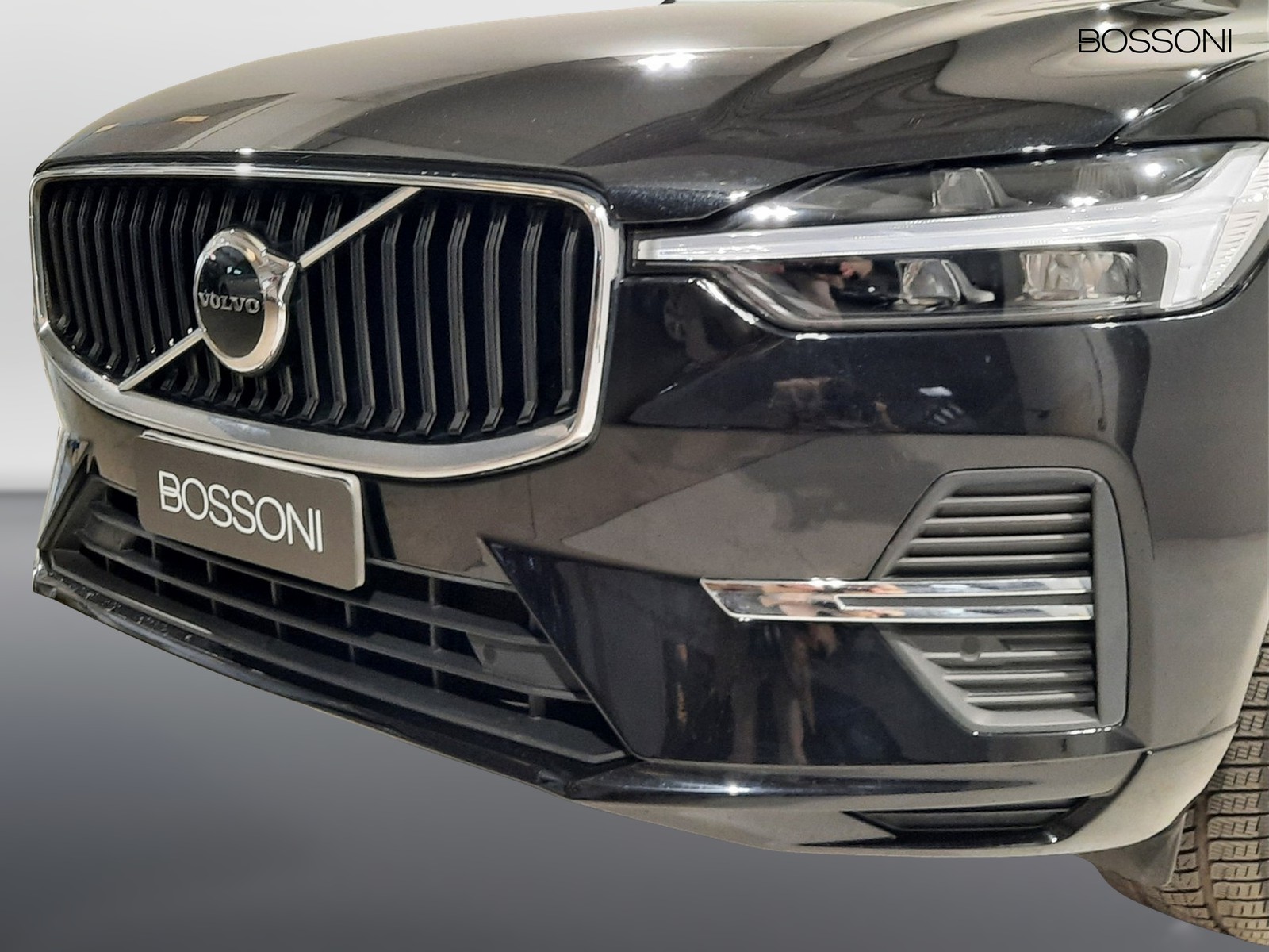 27 - Volvo XC60 2.0 b4 momentum pro automatico
