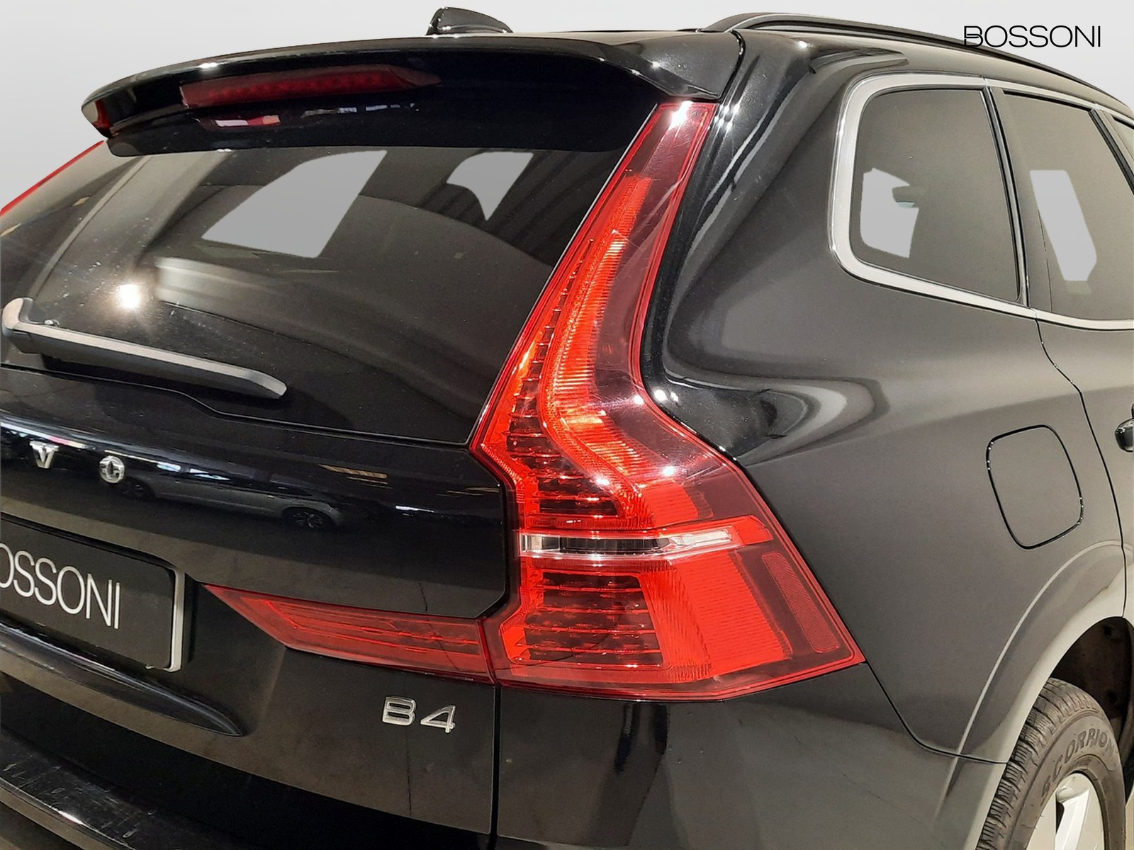 28 - Volvo XC60 2.0 b4 momentum pro automatico