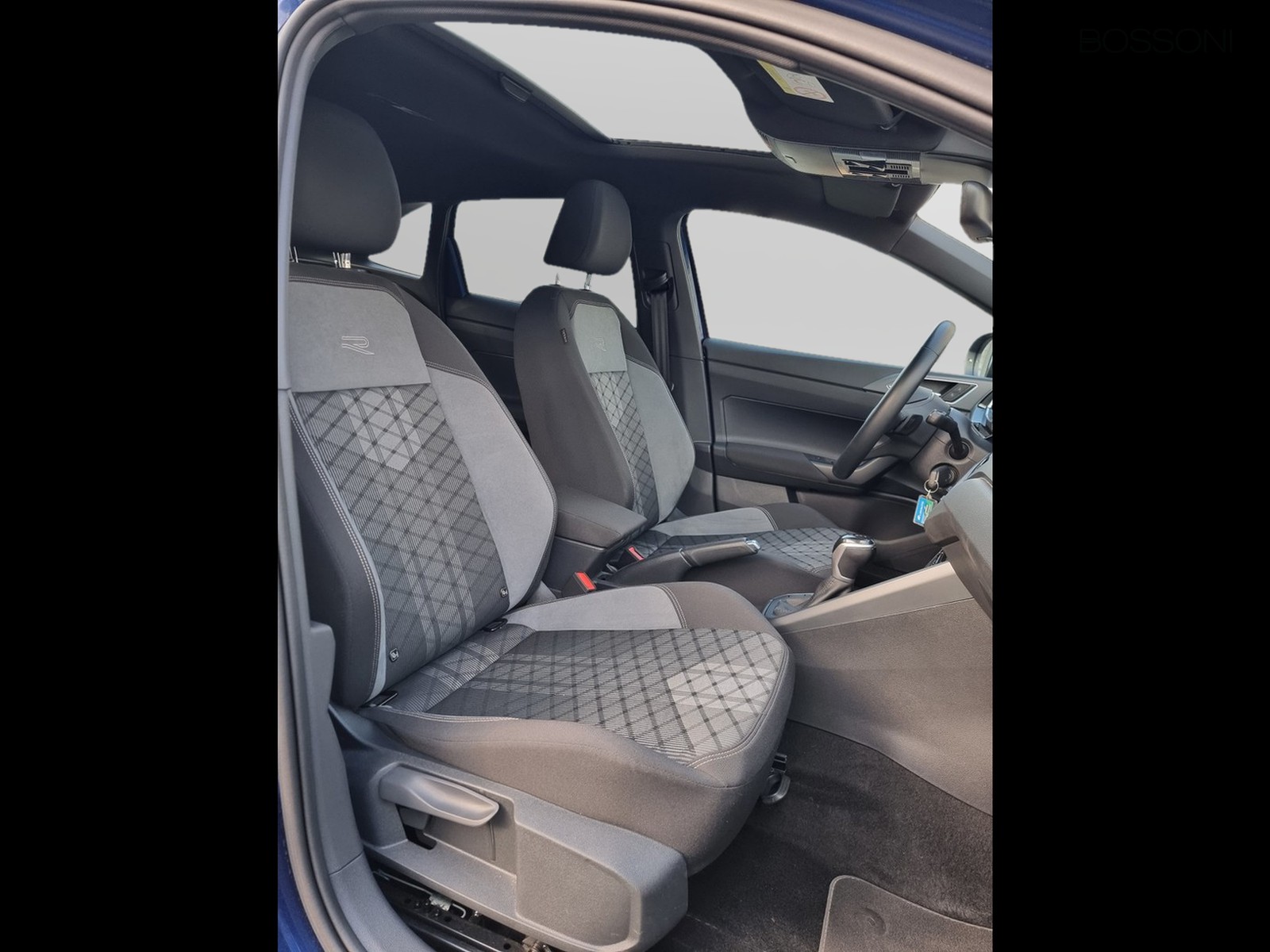 12 - Volkswagen Taigo 1.0 tsi 115cv r-line dsg