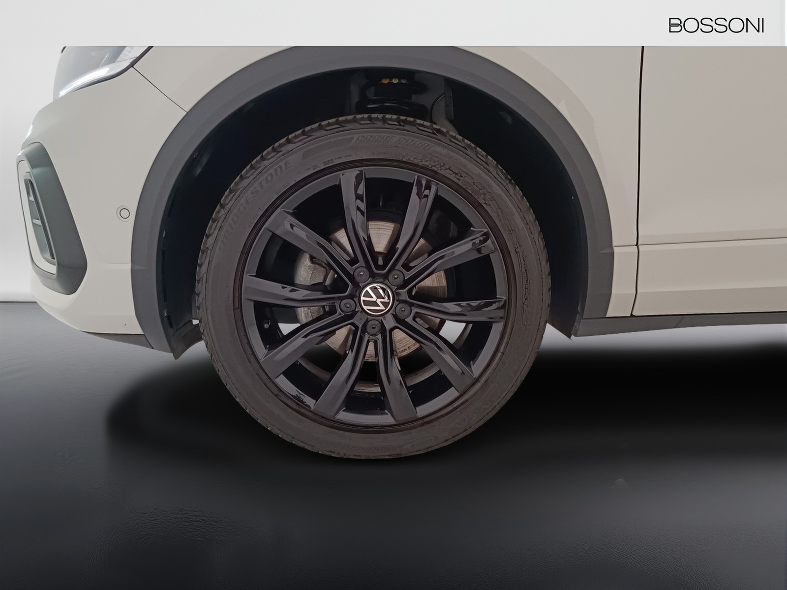 15 - Volkswagen T-Roc 1.0 tsi 110cv r line