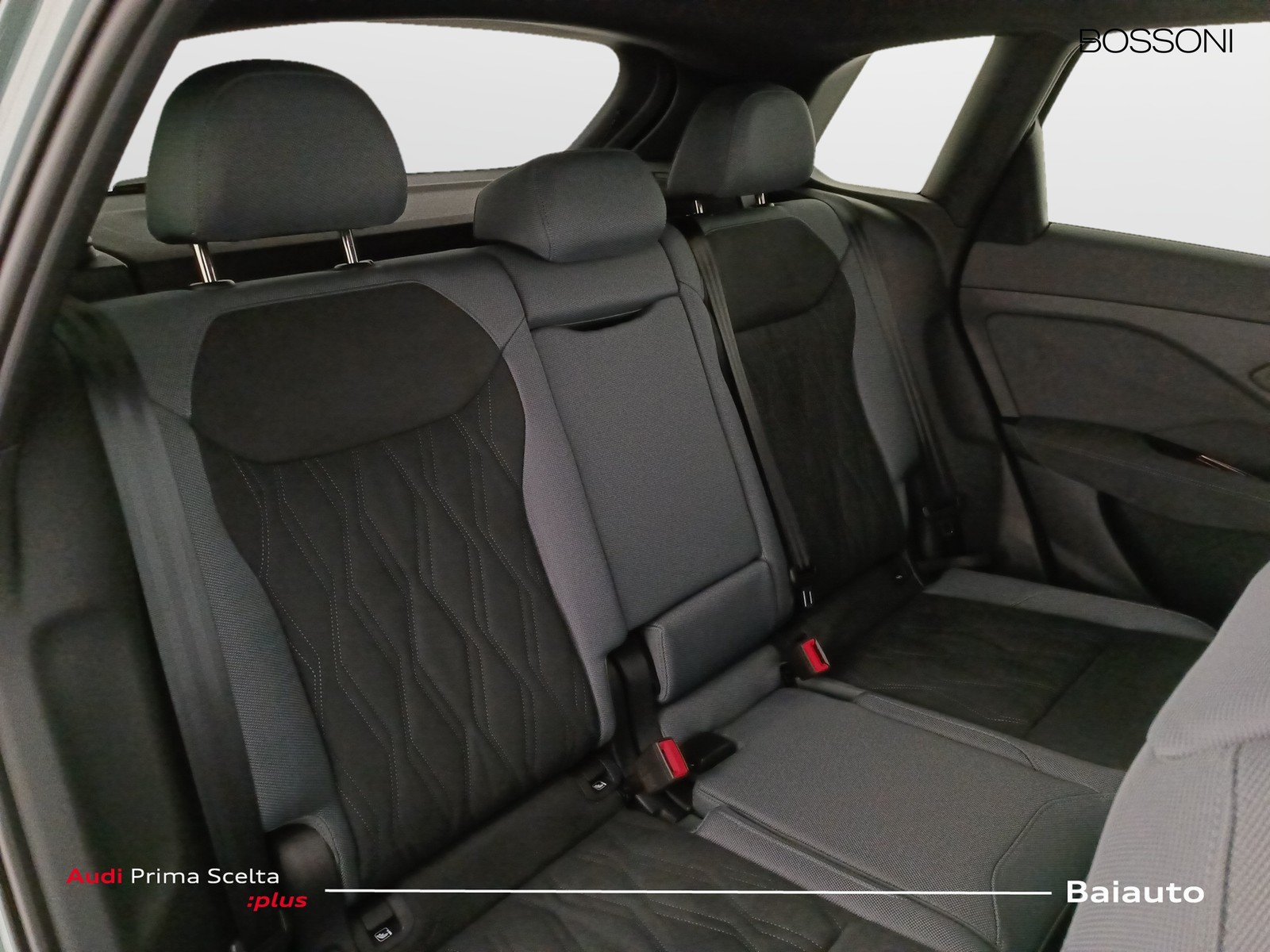 22 - Audi Q3 1.5 tfsi mhev 150cv s line edition