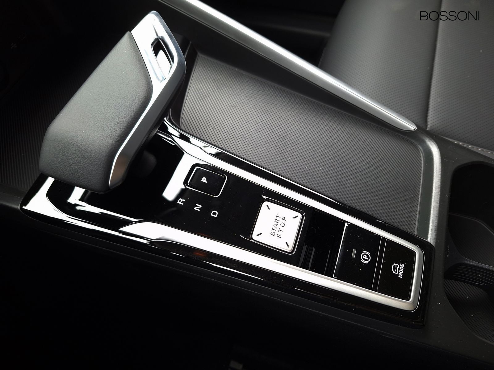 18 - Mg ZS 1.5 hybrid+ luxury auto