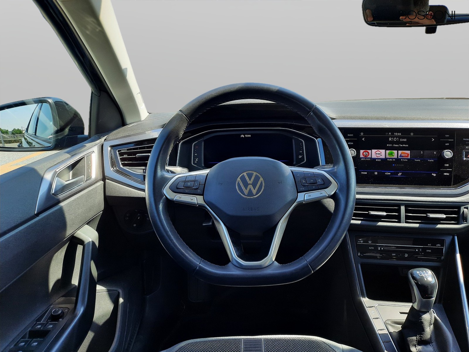 8 - Volkswagen Polo 1.0 tsi 95cv style
