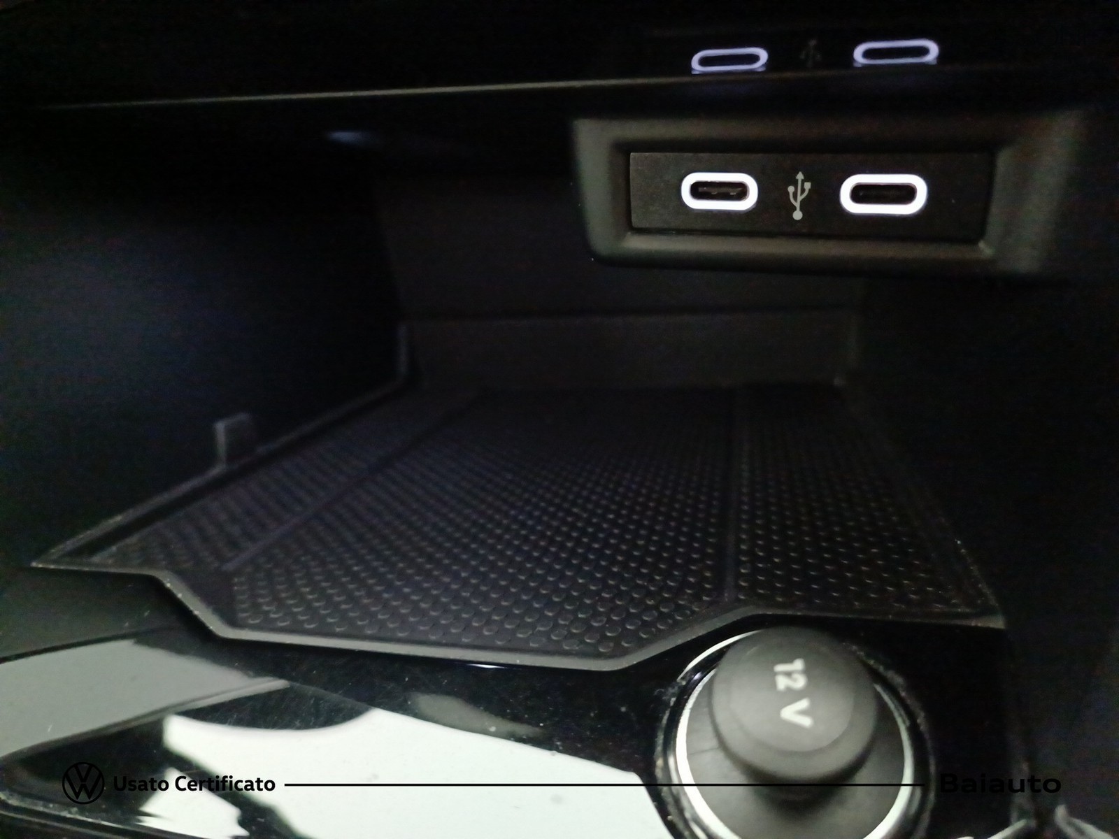 12 - Volkswagen T-Roc 1.5 tsi act style dsg