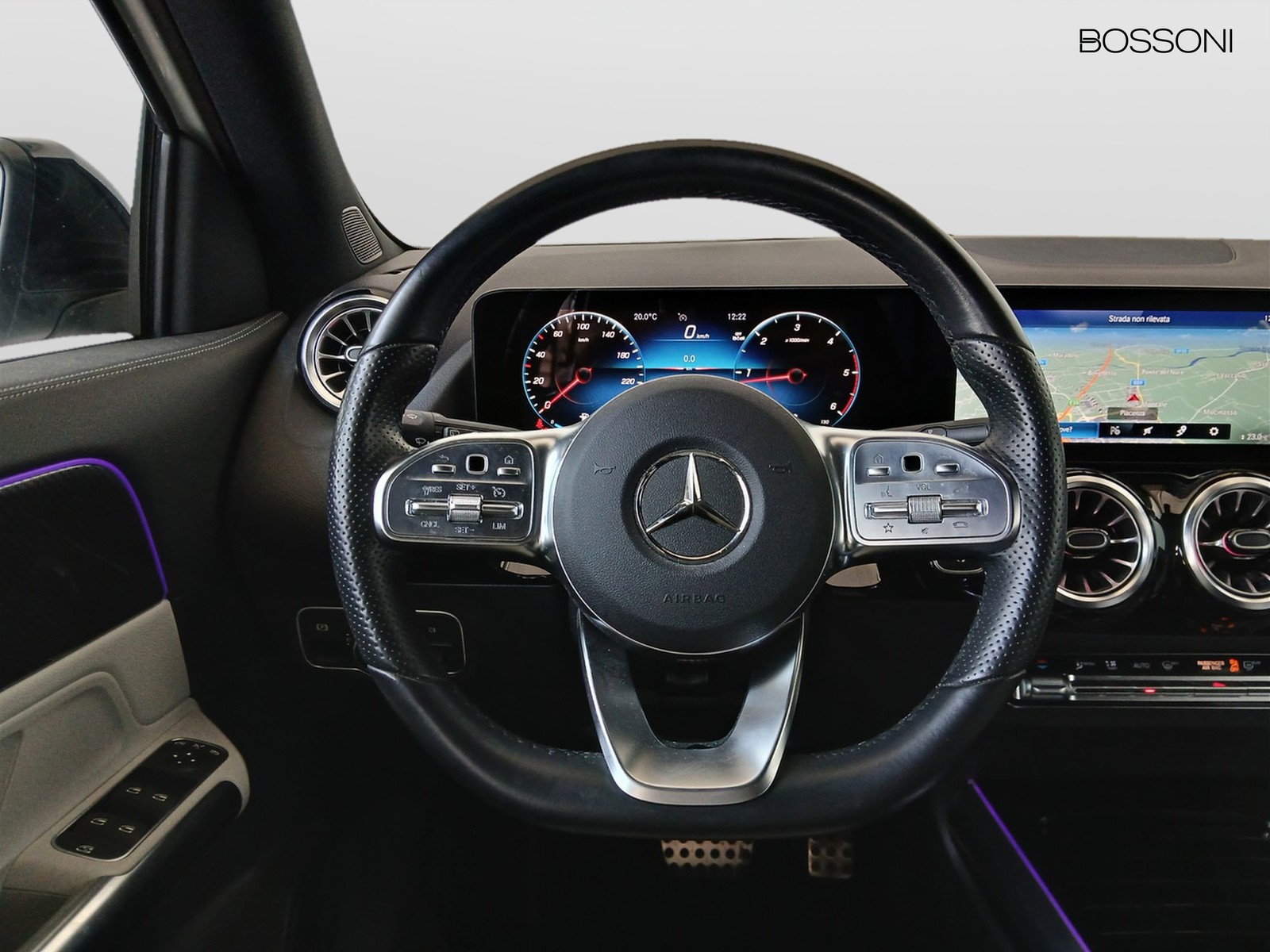 16 - Mercedes GLA 200 d premium 8g-dct