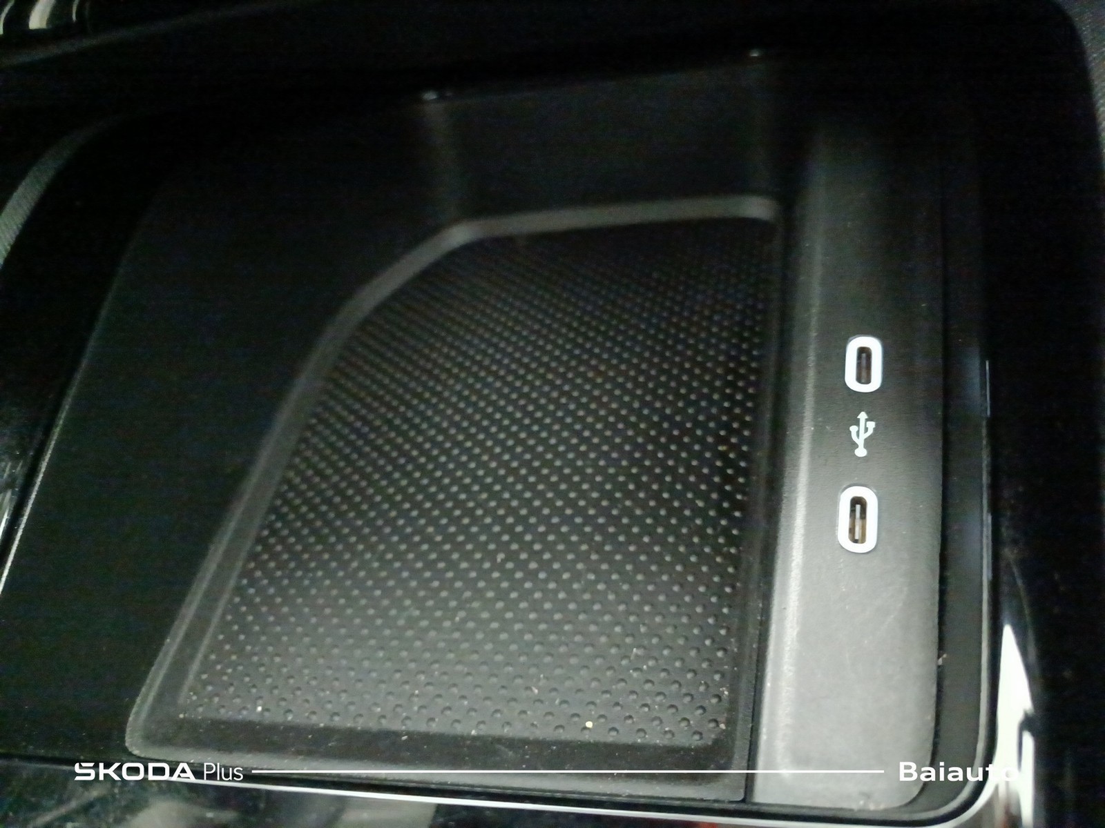 12 - Skoda Kamiq 1.0 tsi 115cv black dots dsg