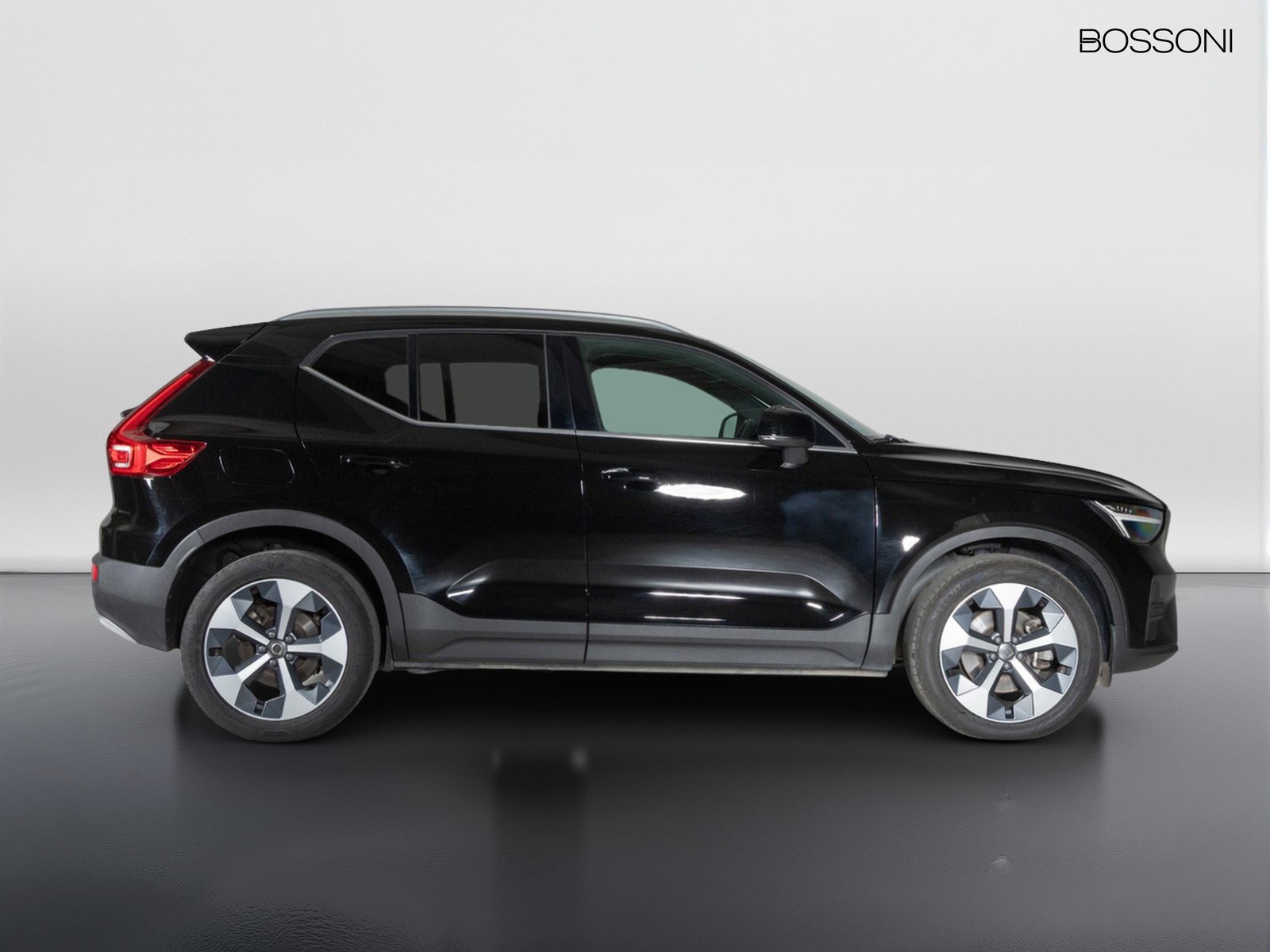 3 - Volvo XC40 2.0 b3 plus bright automatico