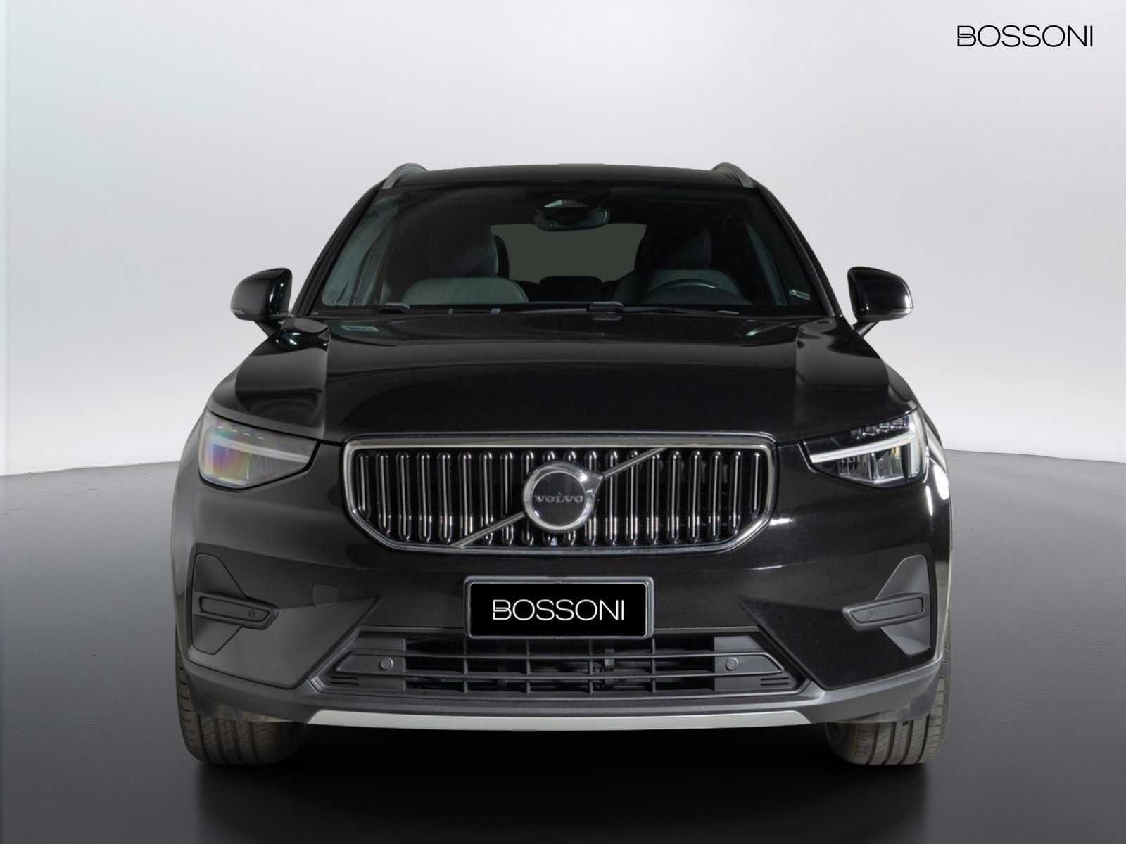 10 - Volvo XC40 2.0 b3 plus bright automatico
