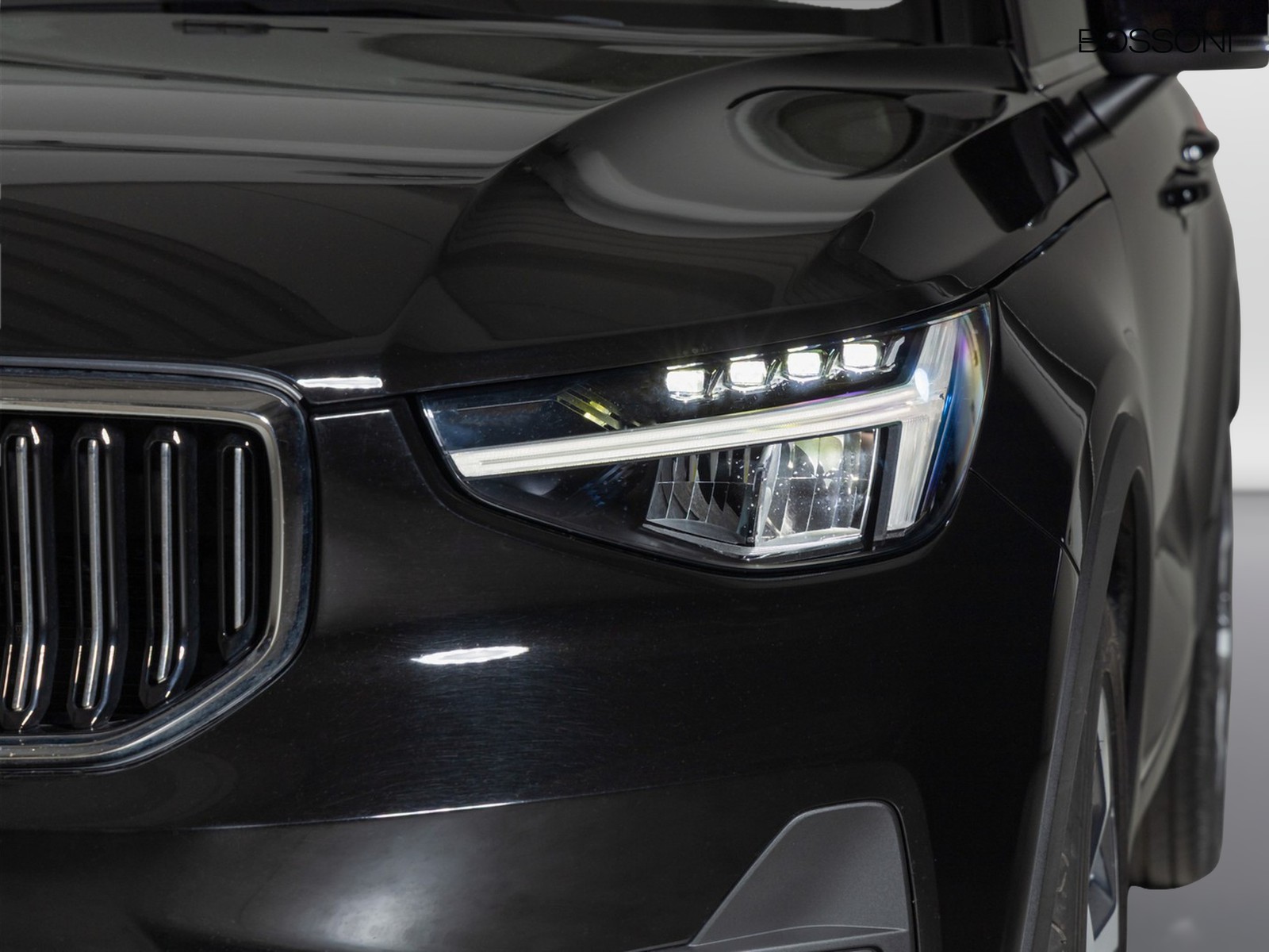 14 - Volvo XC40 2.0 b3 plus bright automatico