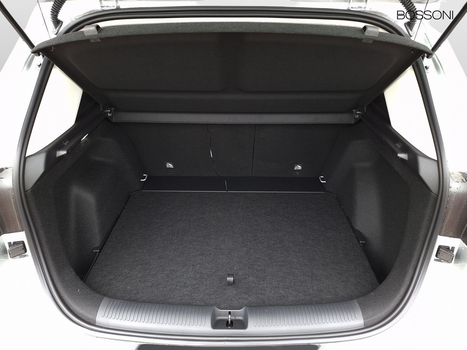 6 - Mg ZS 1.5 hybrid+ luxury auto