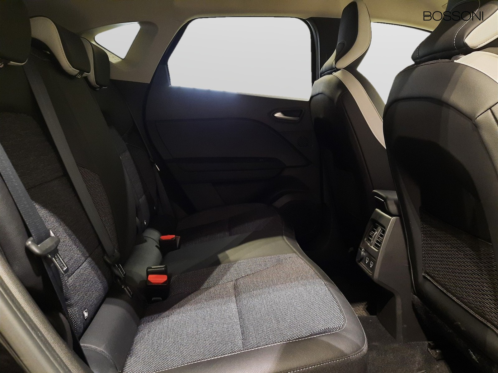 10 - Renault Captur 1.6 e-tech full hybrid techno auto 145cv